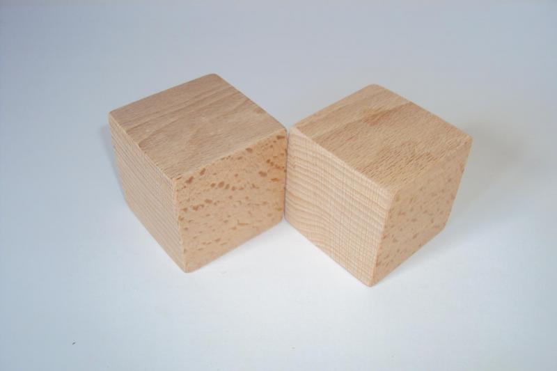 20 cm cubes en bois